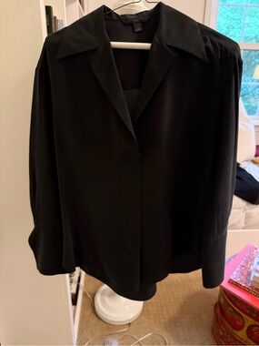 Banana Republic Black V-Neck 100% Silk Blouse. No buttons